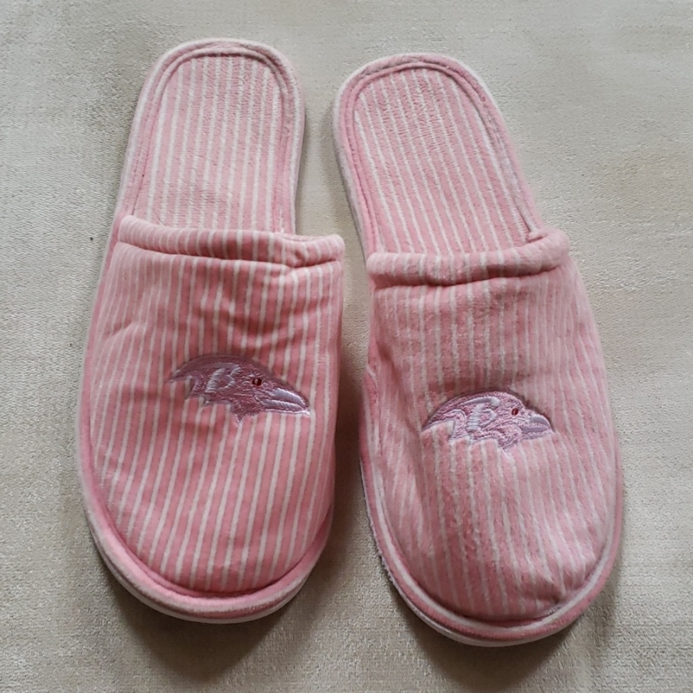 Donating!!!! Baltimore Ravens Pink & White House Slippers